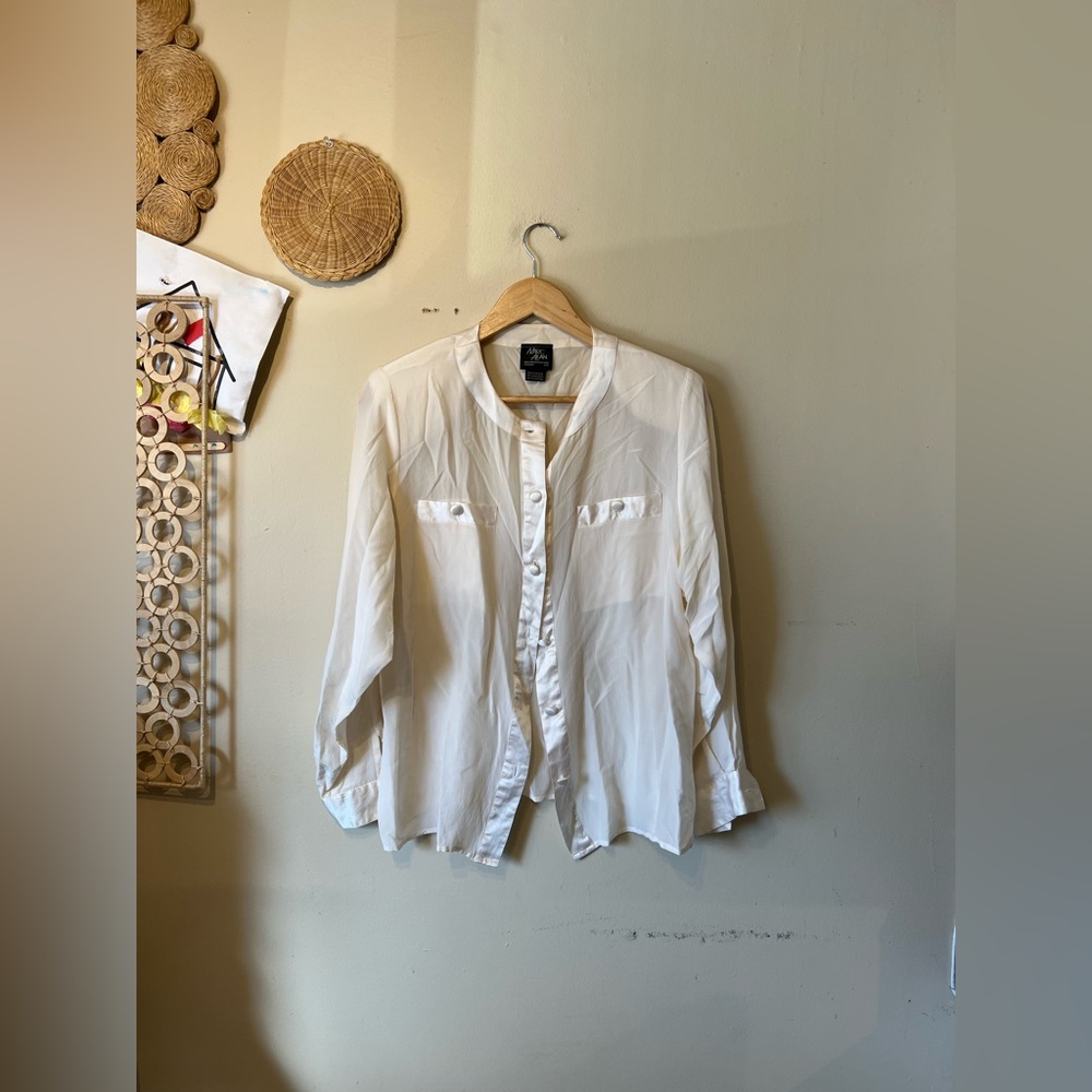 Marc Allan vintage medium cream silk blouse…